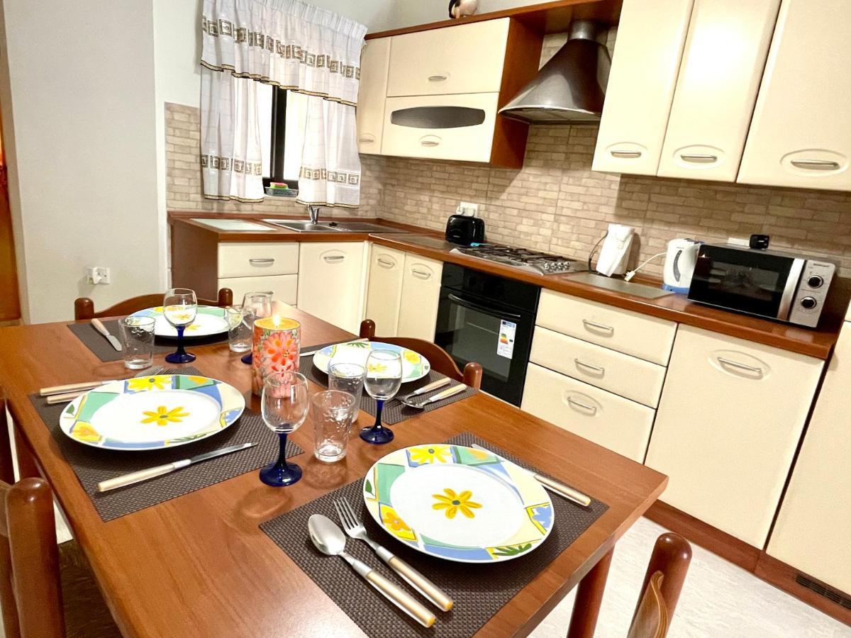 Regent Court - 3 Bedroom Apartment Within Walking Distance From Seafront St. Paul's Bay Ngoại thất bức ảnh