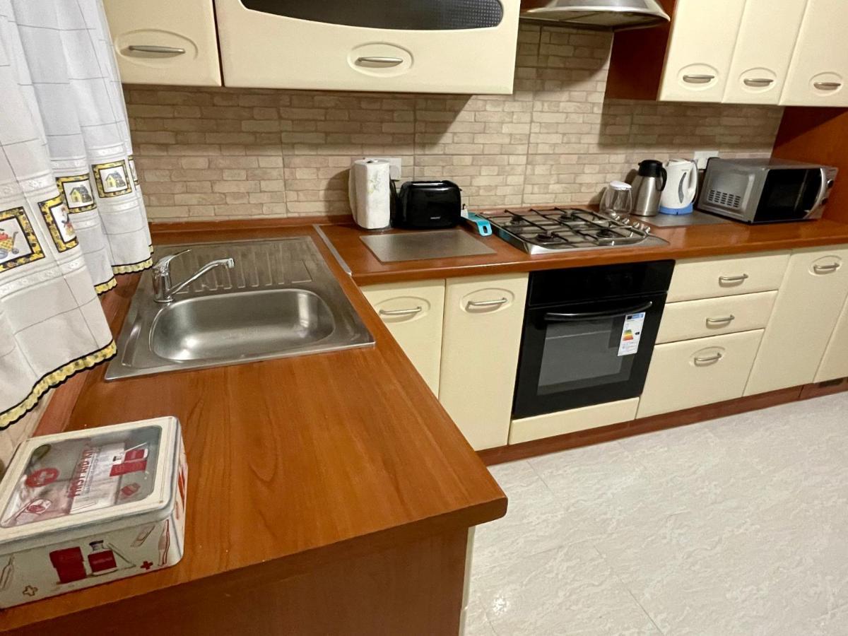 Regent Court - 3 Bedroom Apartment Within Walking Distance From Seafront St. Paul's Bay Ngoại thất bức ảnh