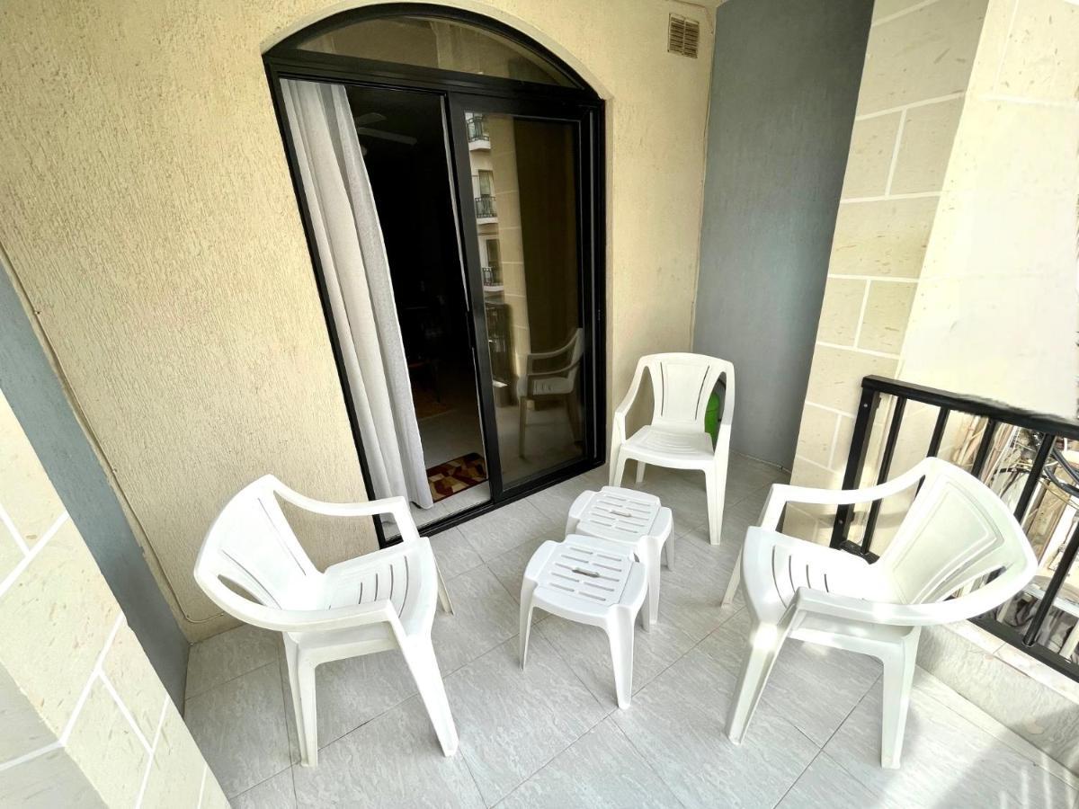 Regent Court - 3 Bedroom Apartment Within Walking Distance From Seafront St. Paul's Bay Ngoại thất bức ảnh