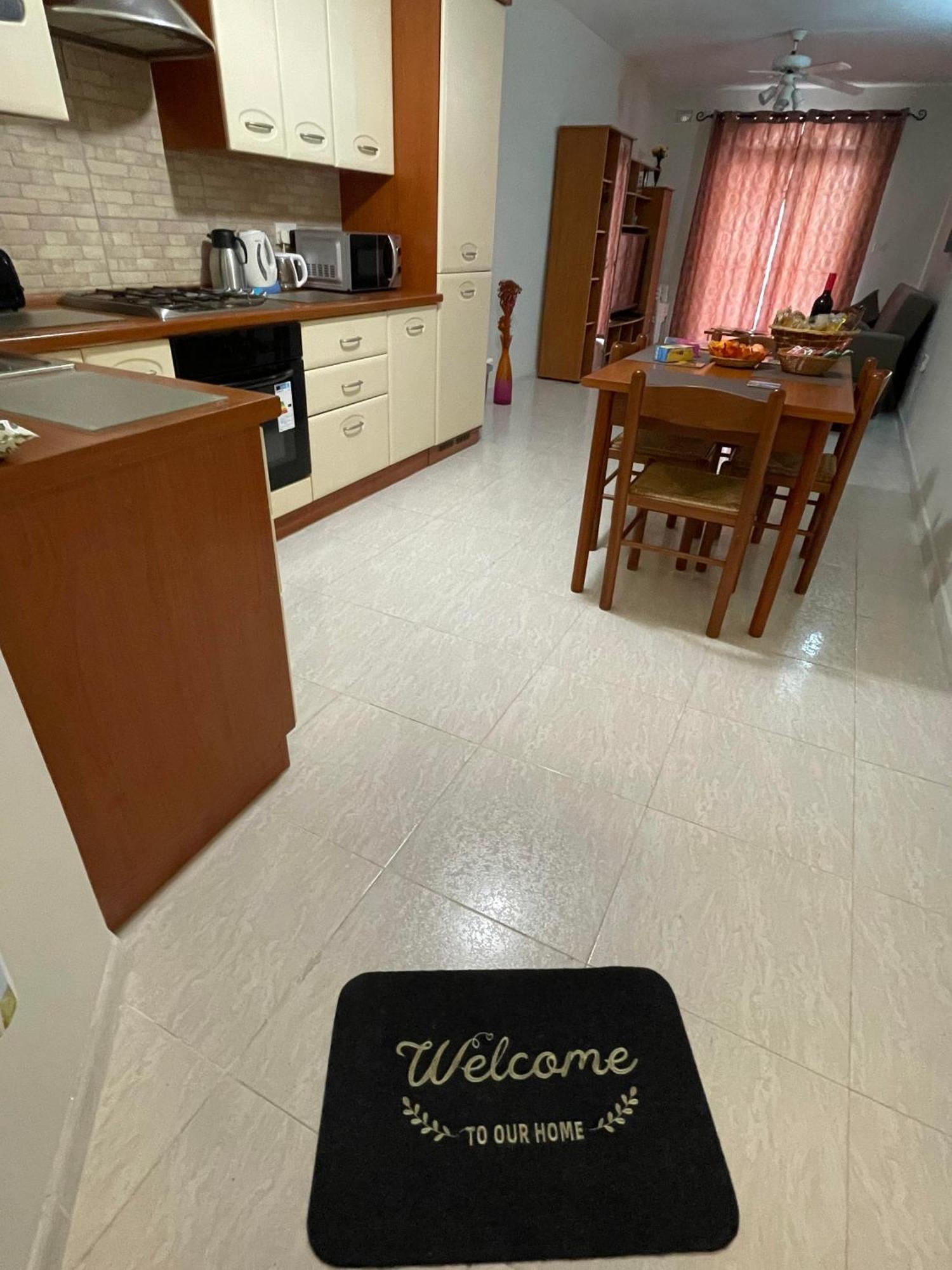 Regent Court - 3 Bedroom Apartment Within Walking Distance From Seafront St. Paul's Bay Ngoại thất bức ảnh